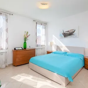 Convenient In Venice
